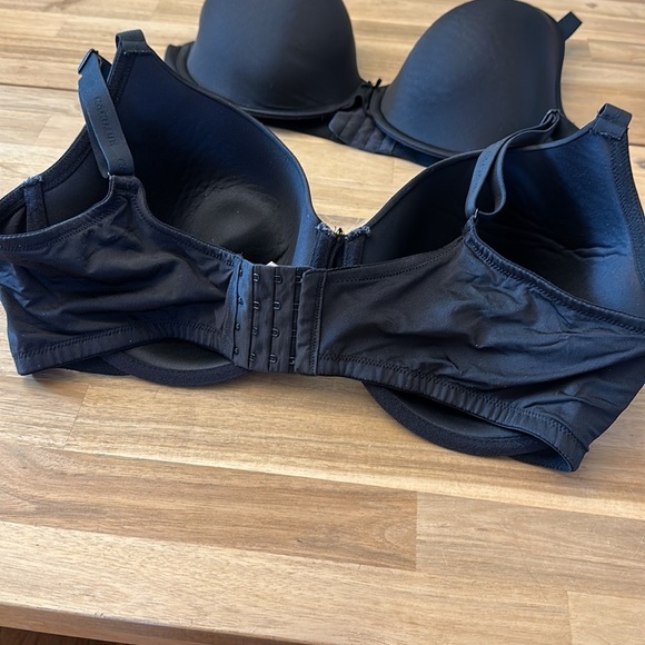 CACIQUE ⭐️ 2 lightly lined tshirt bras - Picture 3 of 6